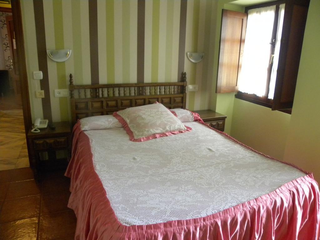 Hotel Restaurante Casa Fernando Ballota Oda fotoğraf
